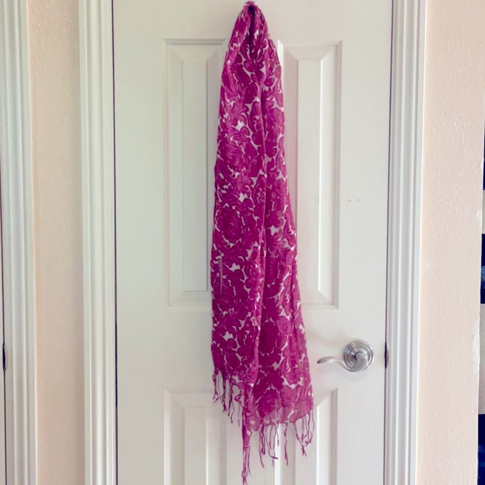 🧣GORGEOUS PINK AND CREAM SCARF 🧣